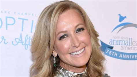 GMAs Lara Spencer looks phenomenal in string bikini and。